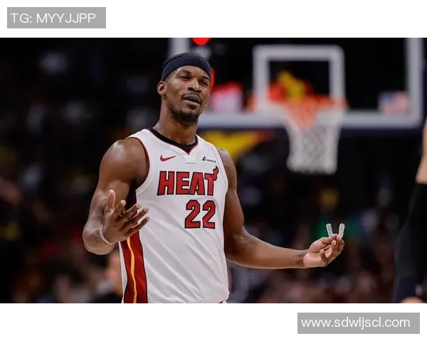 詹姆斯与巴特勒季后赛对决的精彩瞬间与战术解析